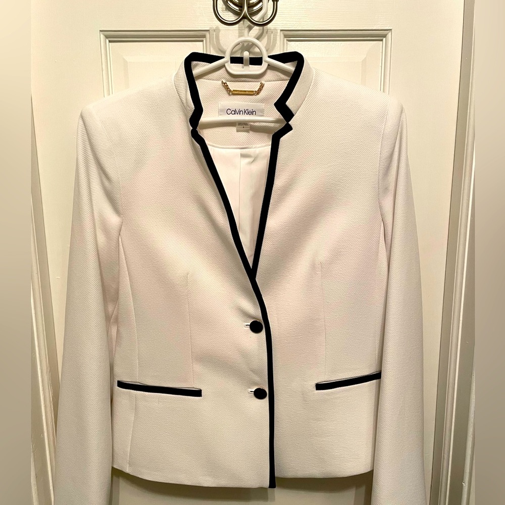 Cabin Klein white blazer. Worn once. Size 6.
